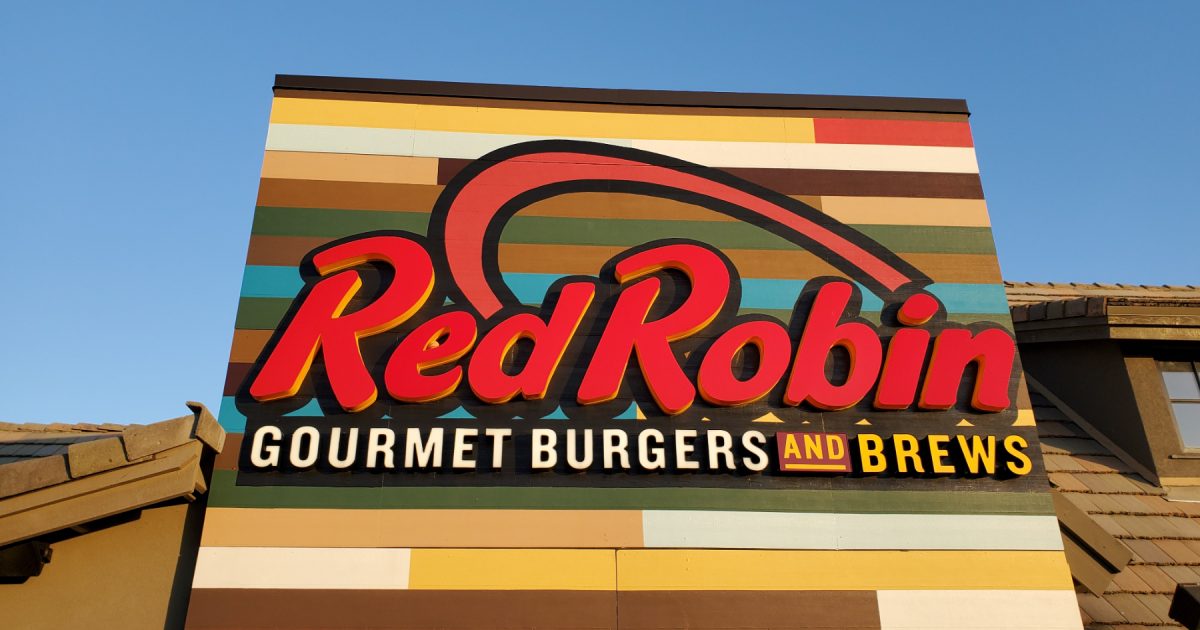 Red Robin Chief People Officer Wayne Davis is leaving the company [Video]