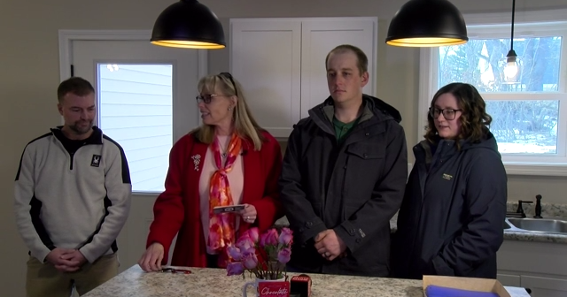 Maine veteran receives keys to brand new townhome | Local News [Video]