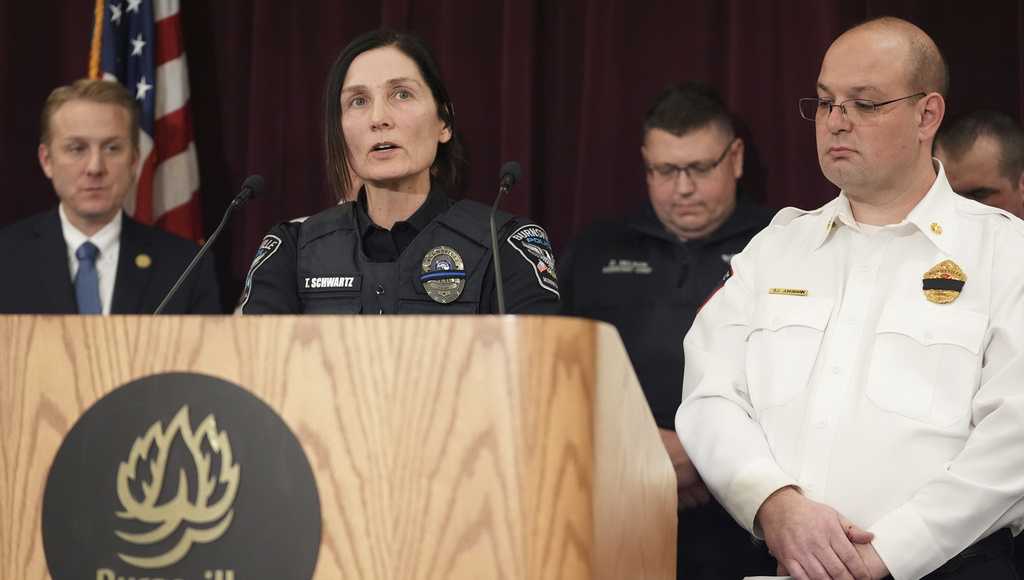 2 officers, 1 first responder killed at the scene of a domestic call in Minnesota; suspect dead [Video]