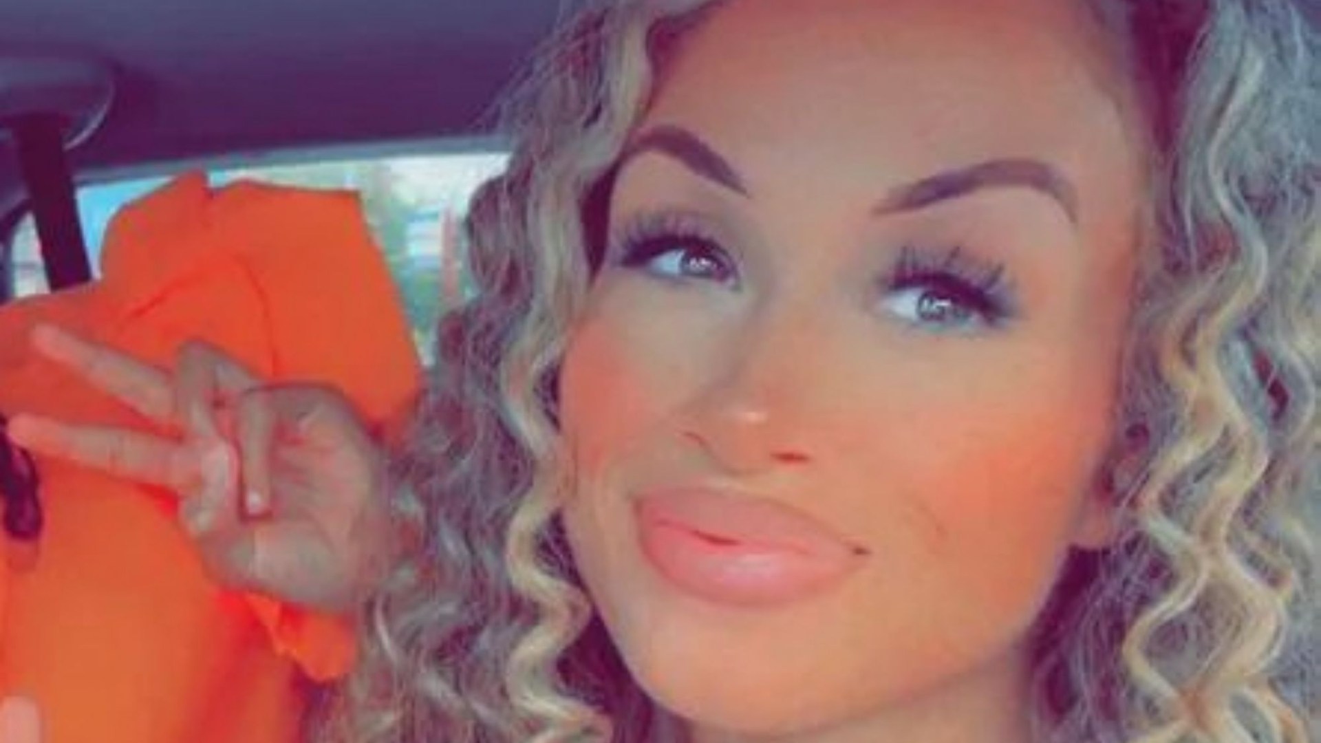 Influencer mum-of-six attacked love rival as she sat in car at traffic lights with young son [Video]