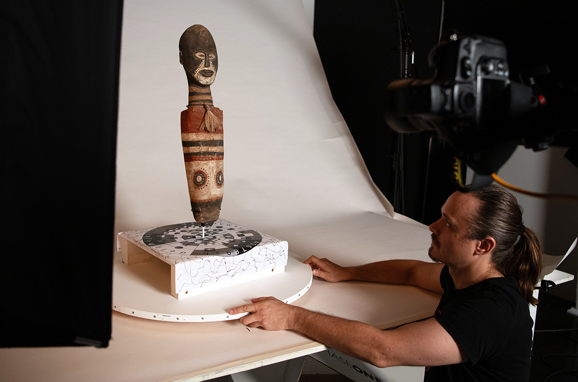 Photogrammetry: 3D imaging of Fred Embrey’s ceremonial figure [Video]