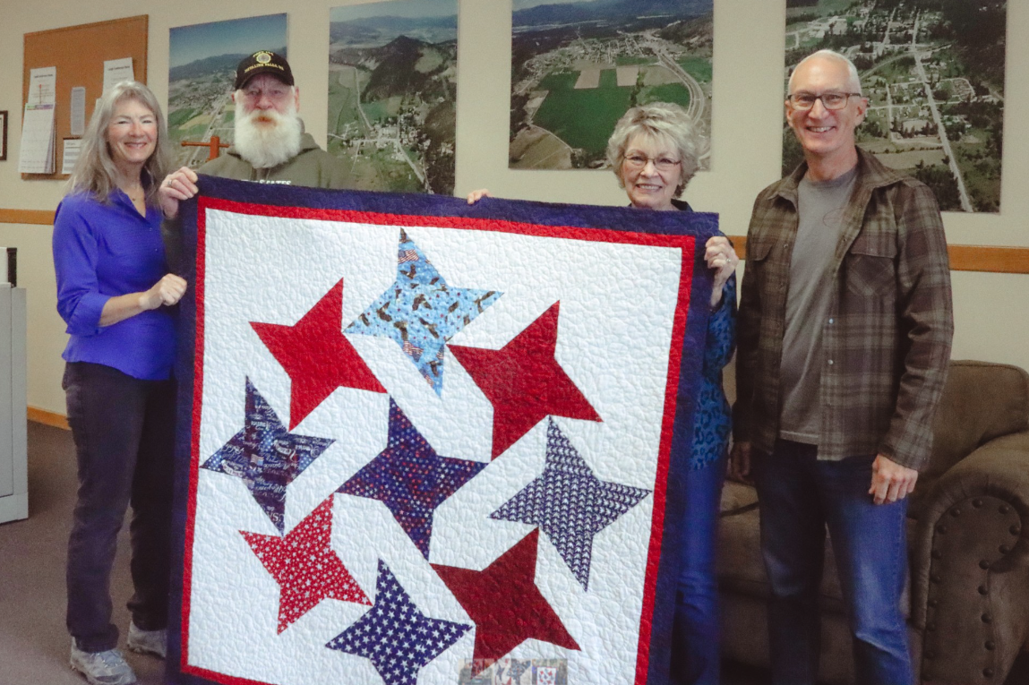 Retired local veteran gifted patriotic quilt through TEDD drawing [Video]