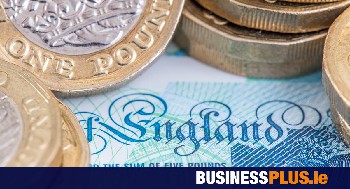 Wage slowdown bolsters hopes of UK interest rate cuts [Video]