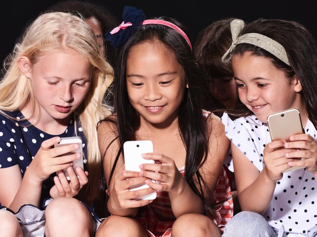 Gen Alpha won’t know a world without social media and AI. Here are 3 tips for parents raising kids in a digital world. [Video]