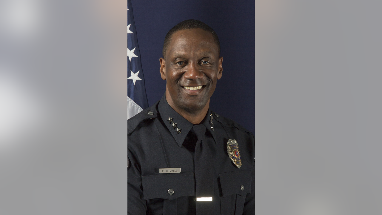 Floyd Mitchell named Oakland police chief [Video]