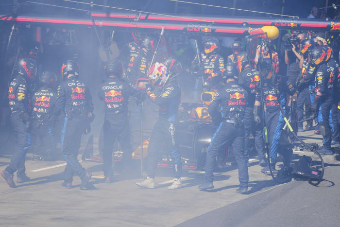 Verstappen an early retirement from Formula 1 Australian Grand Prix. Lewis Hamilton also out [Video]