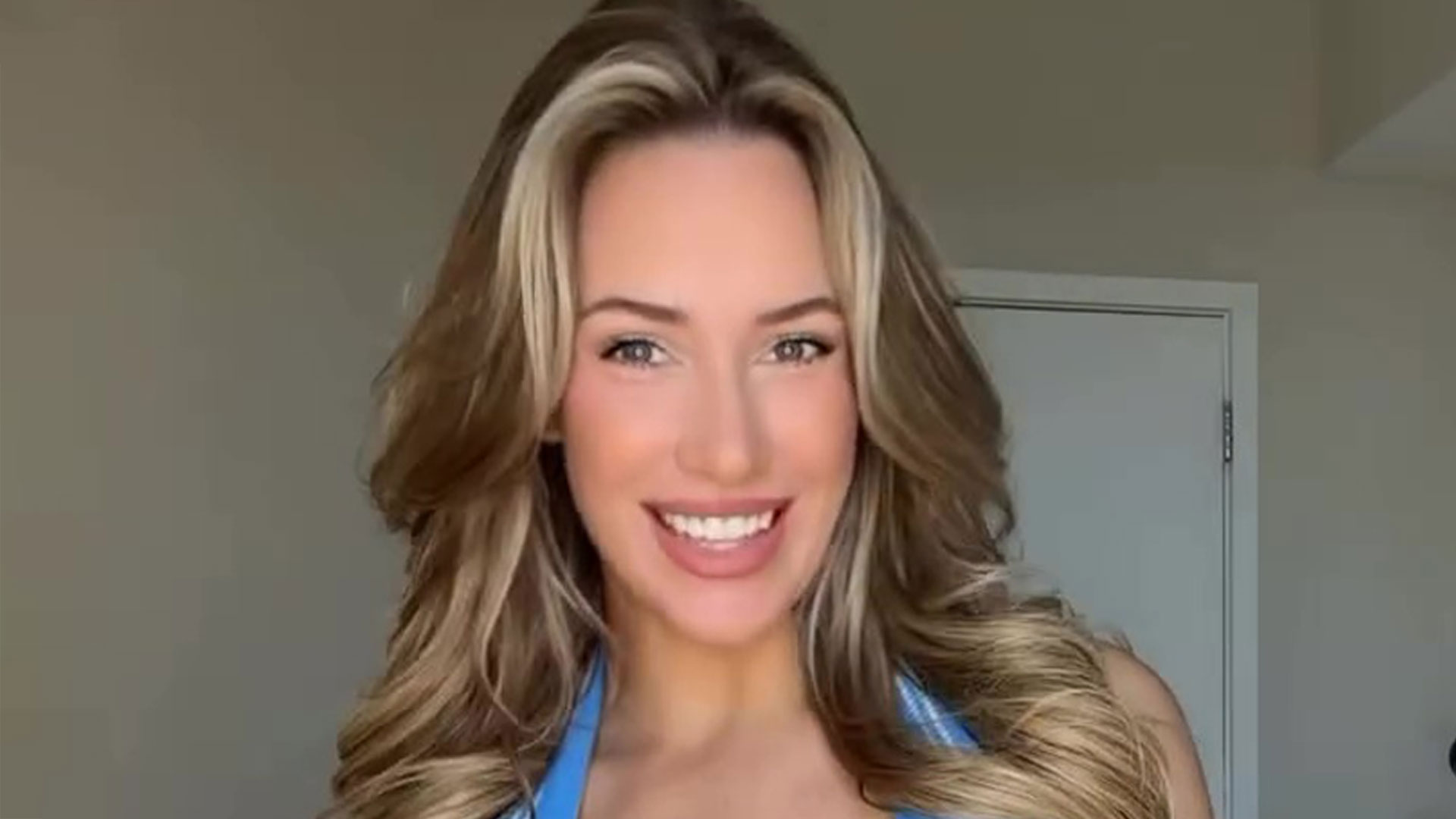 Paige Spiranac hailed for her ‘great tips’ and ‘good insight’ as ex-golf star dazzles in plunging blue top [Video]