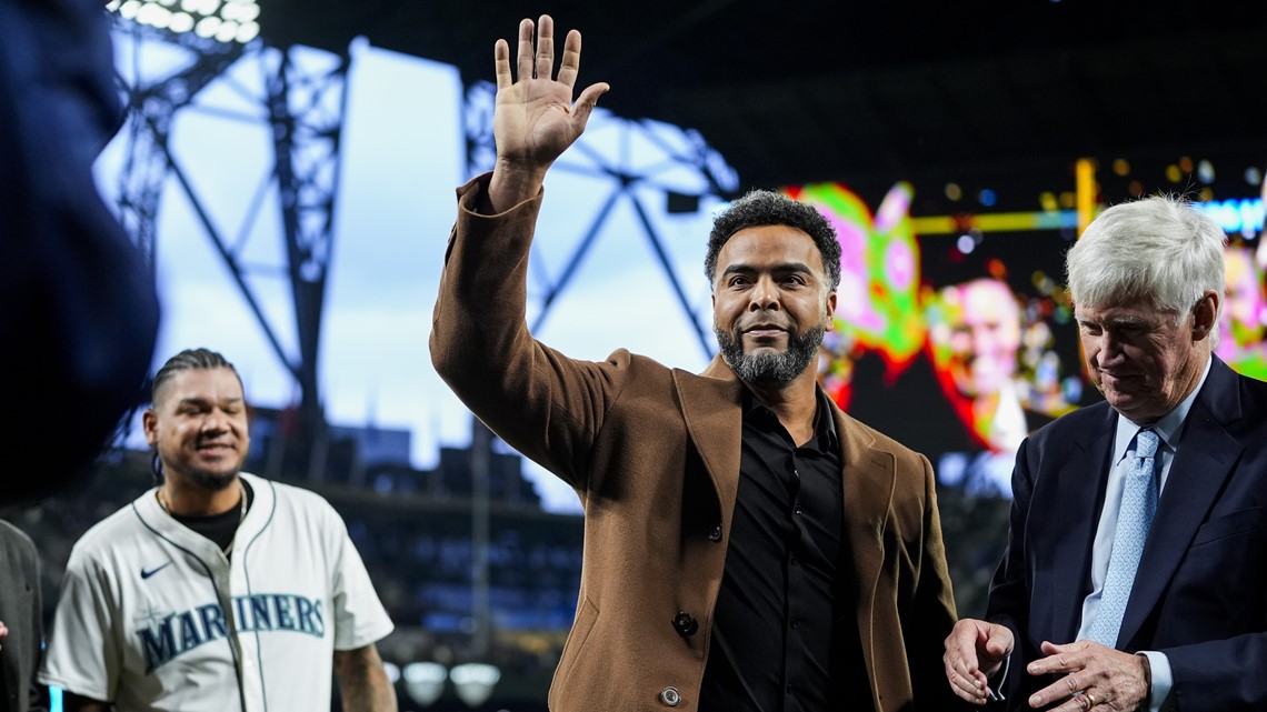 Nelson Cruz signs 1-day contract to retire with the Seattle Mariners [Video]