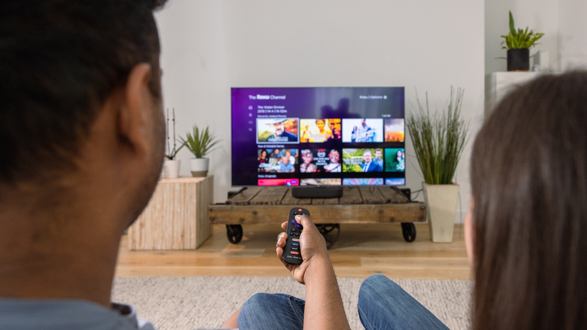‘Please stop’ Roku users fume over unexpected change to their devices – but there’s a way to switch the background back [Video]