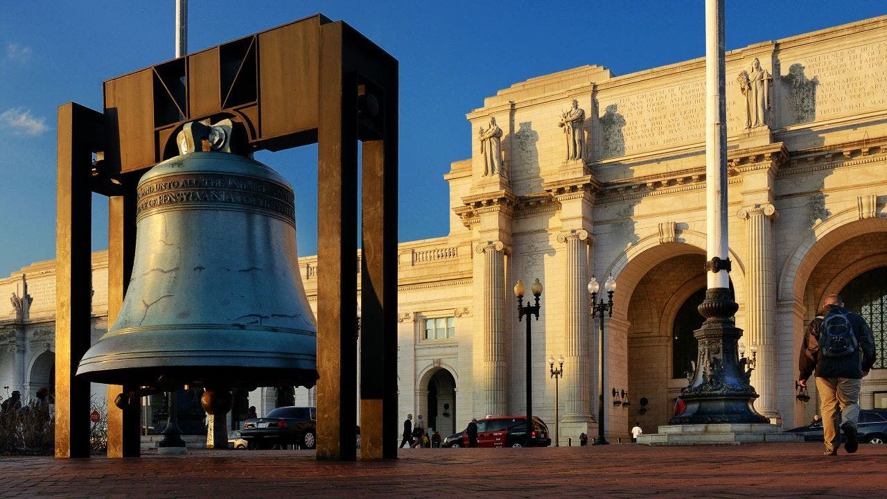 DC suspect tries setting Union Station’s Freedom Bell on fire, police investigating [Video]