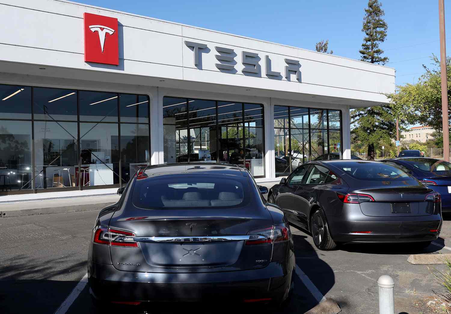 Tesla Stock Tumbles as Q1 Deliveries Fall 8.5% From a Year Earlier [Video]
