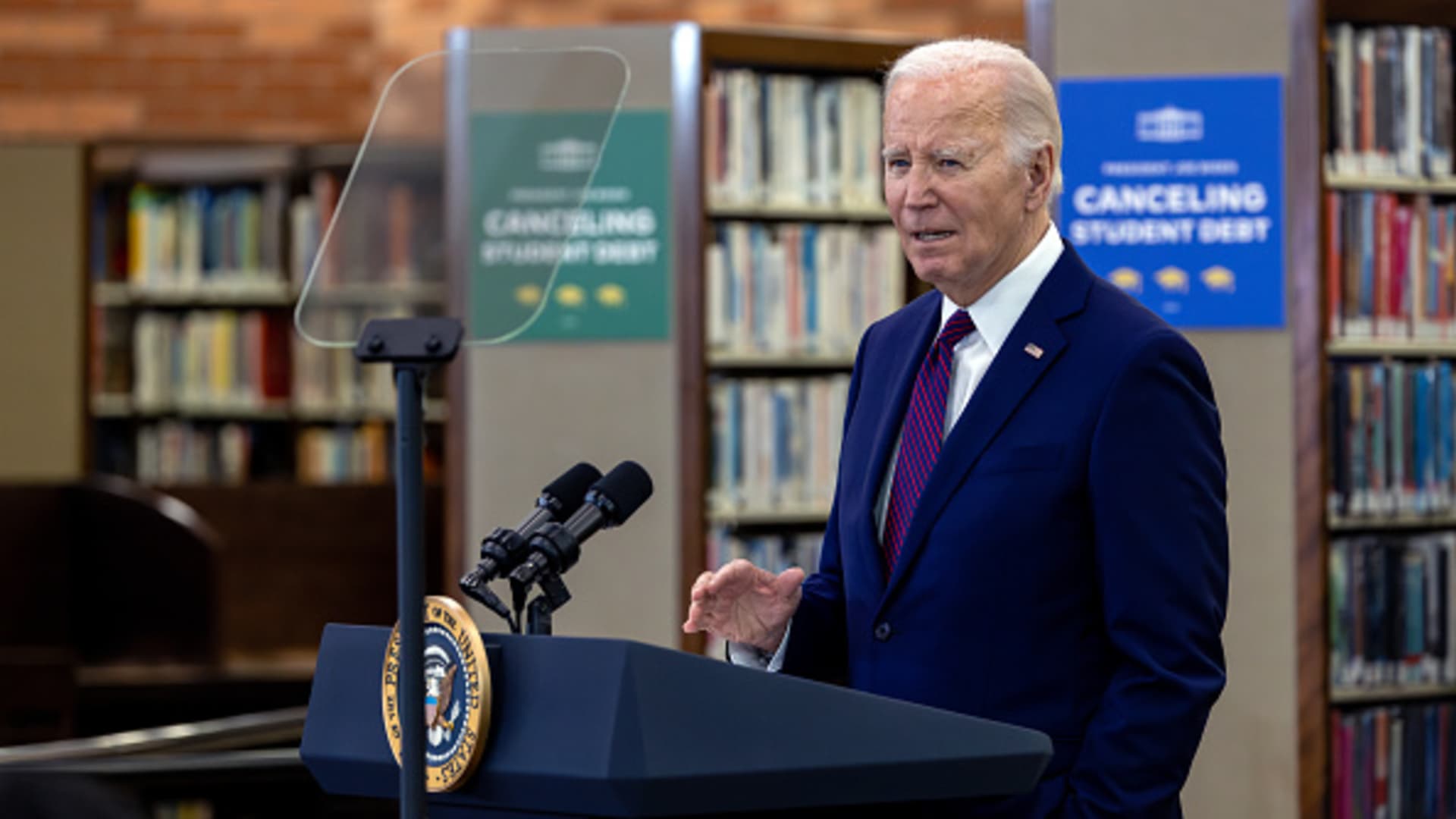 President Biden announces new student debt forgiveness plan [Video]