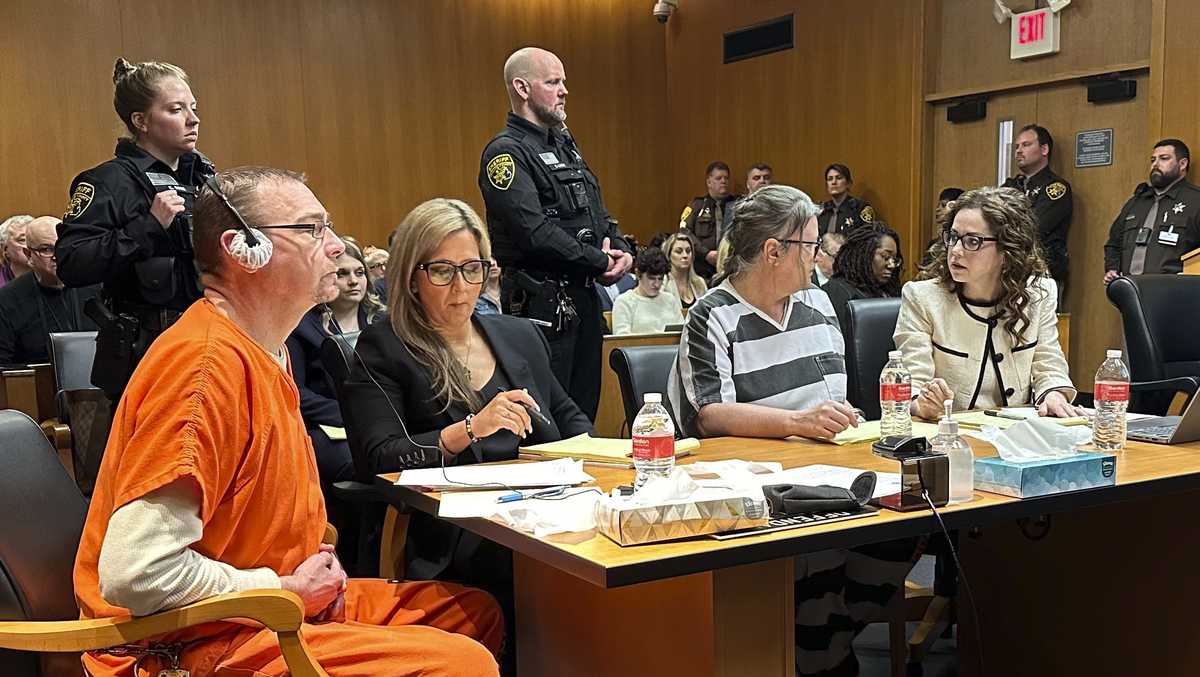 Michigan school shooter’s parents sentenced to at least 10 years in prison [Video]