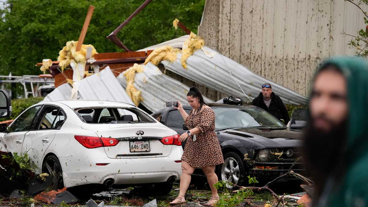 Deadly storms bring floods and damaging winds to states across the South [Video]