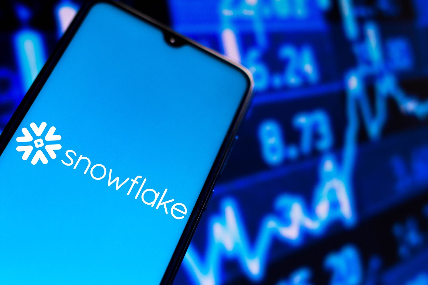 Snowflake Stock Jumps as KeyBanc Initiates Coverage With ‘Overweight’ Rating [Video]
