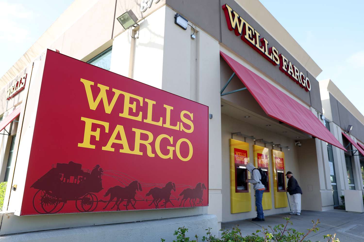 Wells Fargo Reports Lower Q1 Earnings as Net Interest Income Falls [Video]
