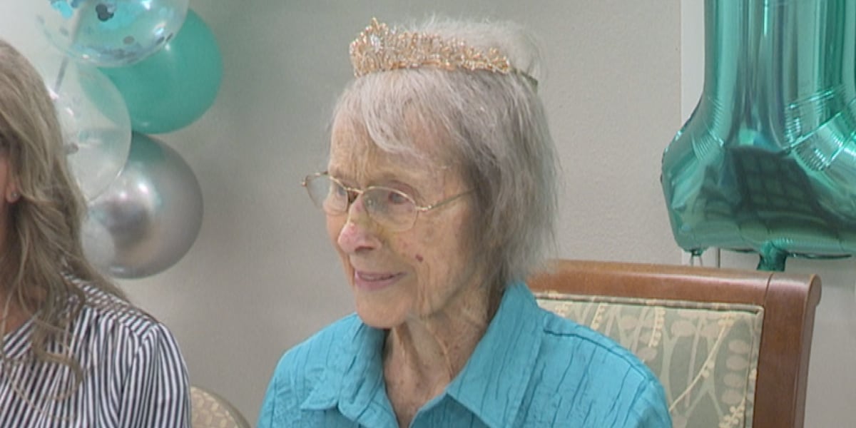 This is wonderful: Woman celebrates 105 years of life surrounded by family [Video]