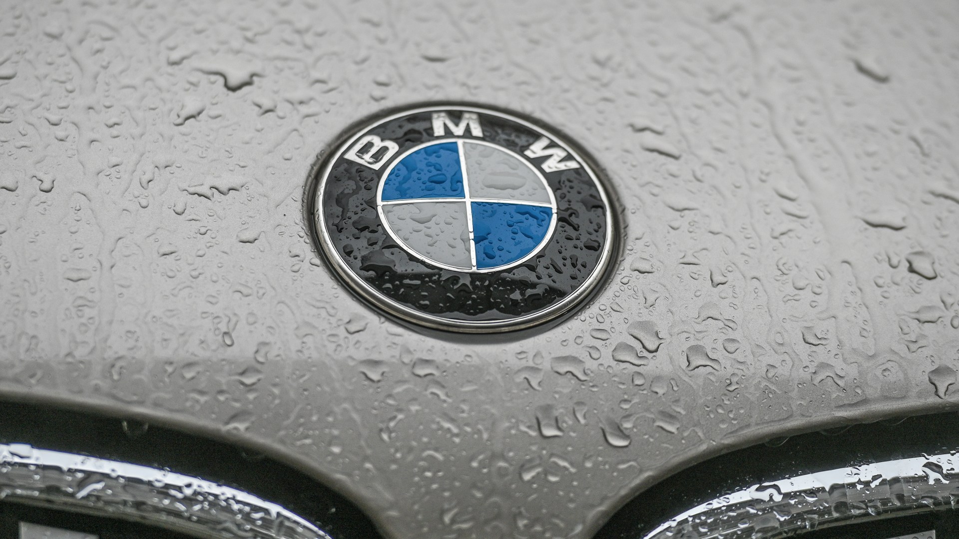 Drivers are just realising the historical hidden meaning behind BMW’s iconic logo [Video]