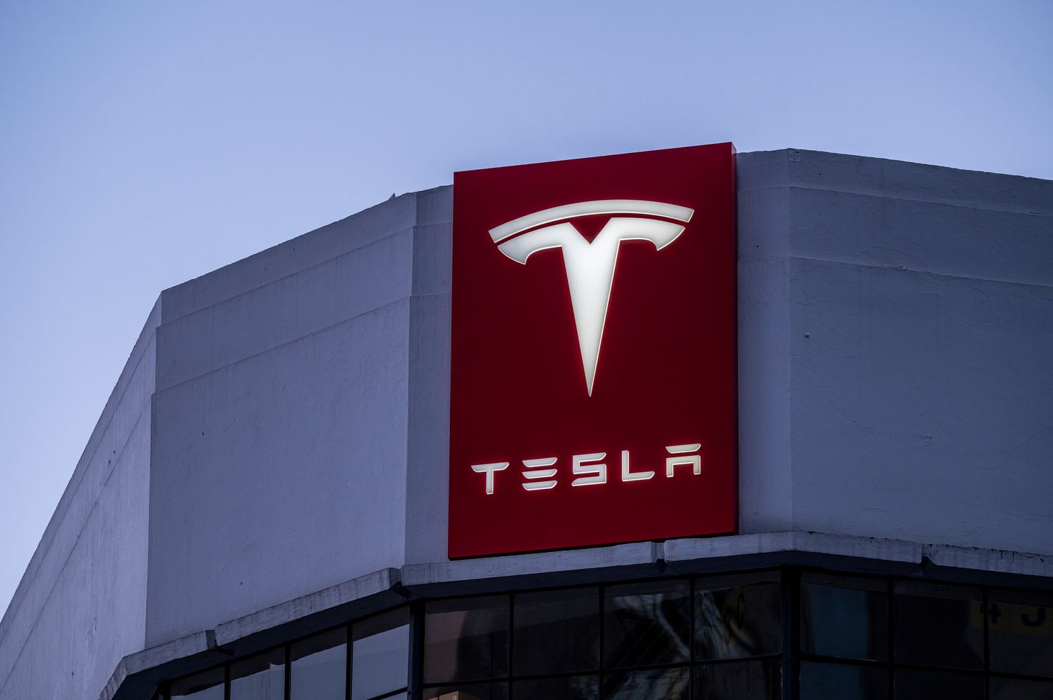 Tesla Stock Slides as Deutsche Bank Downgrades on ‘Thesis-Changing’ Robotaxi Pivot [Video]