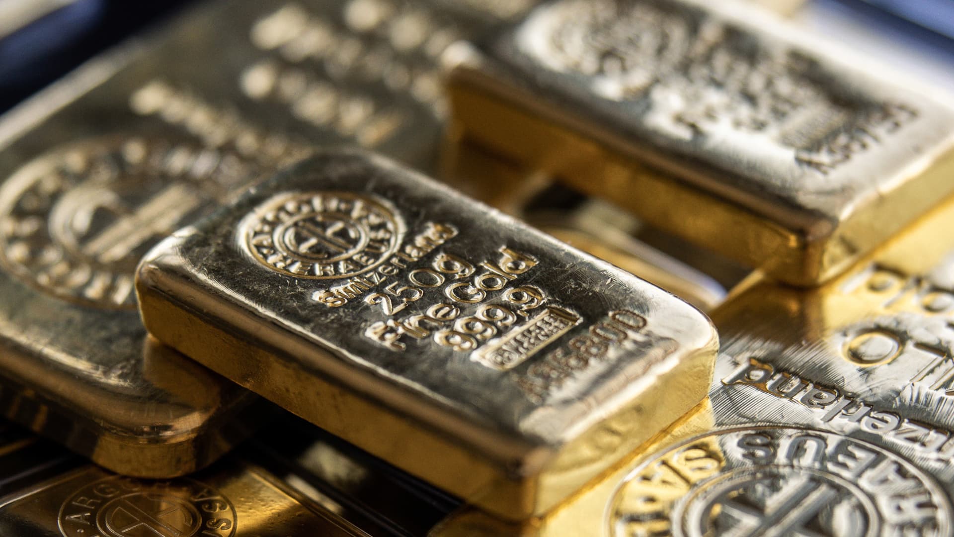 The biggest money managers flock to gold as inflation fears intensify [Video]