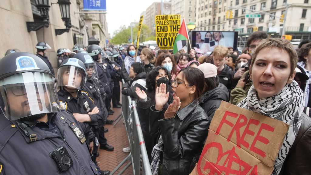 NYPD arrested over 100 people during a pro-Palestinian protest at Columbia University [Video]
