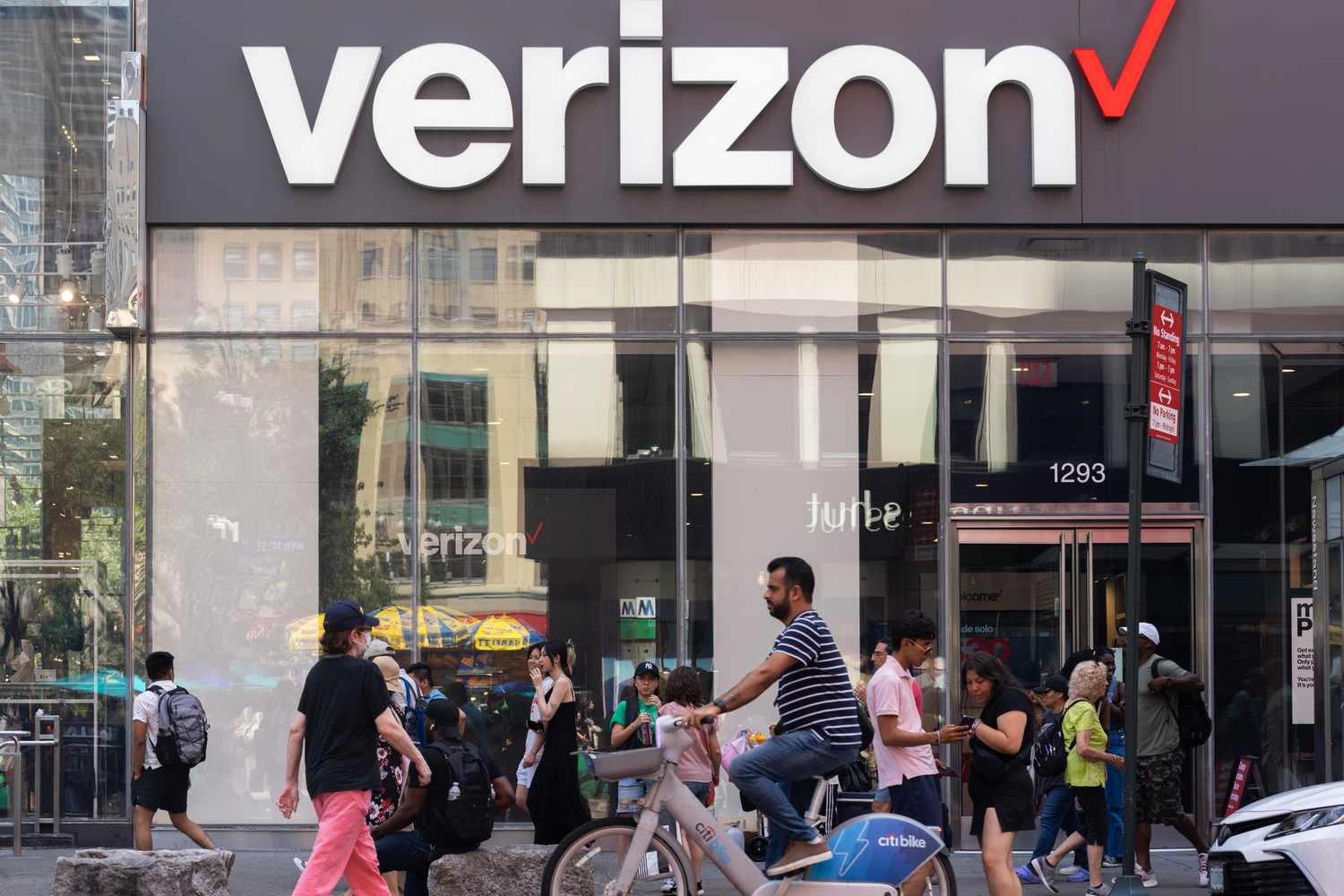 What You Need To Know Ahead of Verizon’s Earnings Report Monday [Video]