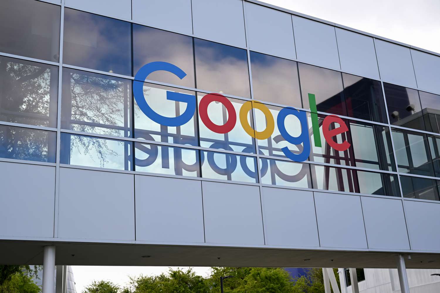 What You Need To Know Ahead of Google Parent Alphabet’s Earnings Report [Video]