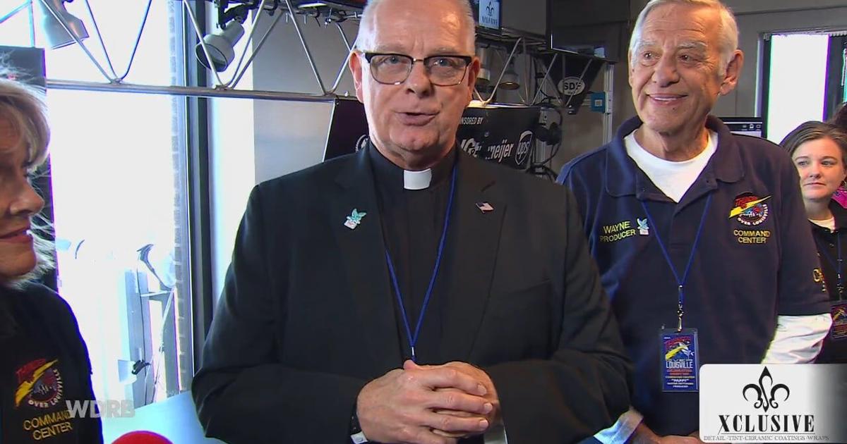 Retired chaplain offers prayers for Thunder Over Louisville | [Video]