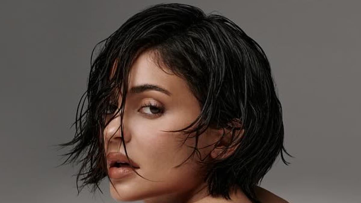 Kylie Jenner shows off incredible figure while posing TOPLESS as she turns up the heat in racy photos to promote upcoming denim collection for brand Khy [Video]
