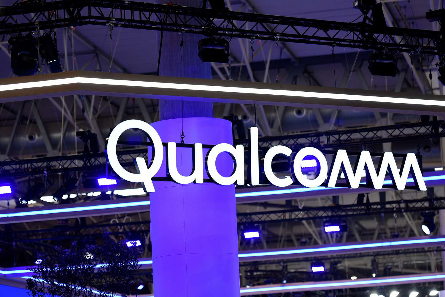 Qualcomm’s Latest Laptop Chips for AI Could Help It Compete With Intel and AMD [Video]