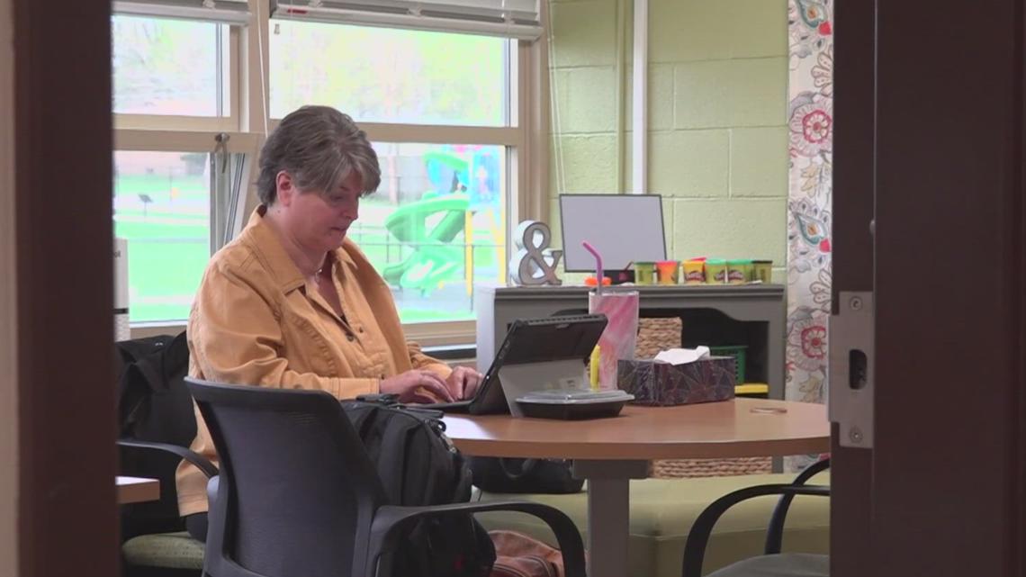 DMPS Moore Elementary Principal Mary Minard retires [Video]