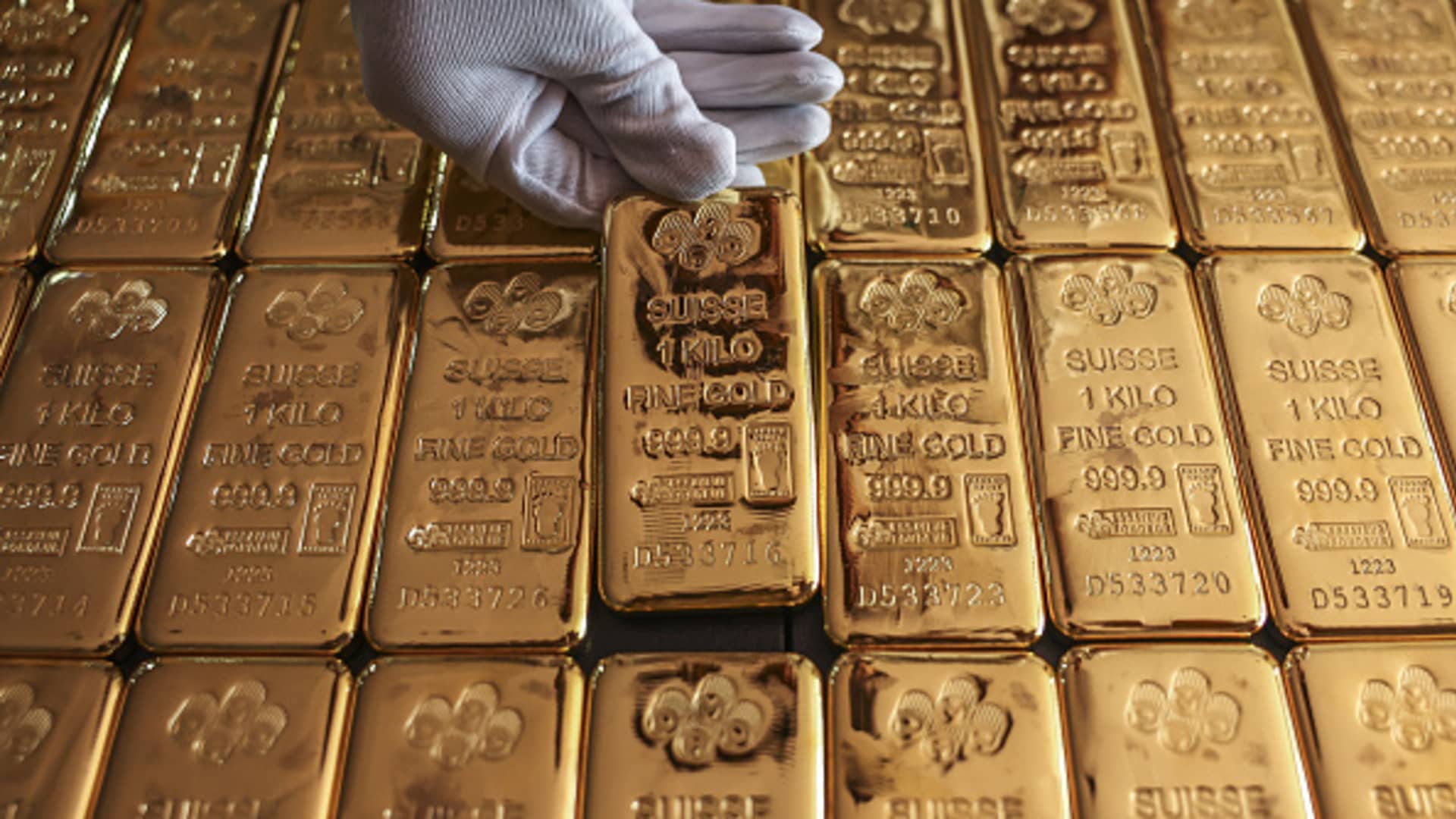 Gold on track for first weekly dip in six; focus on U.S. inflation data [Video]