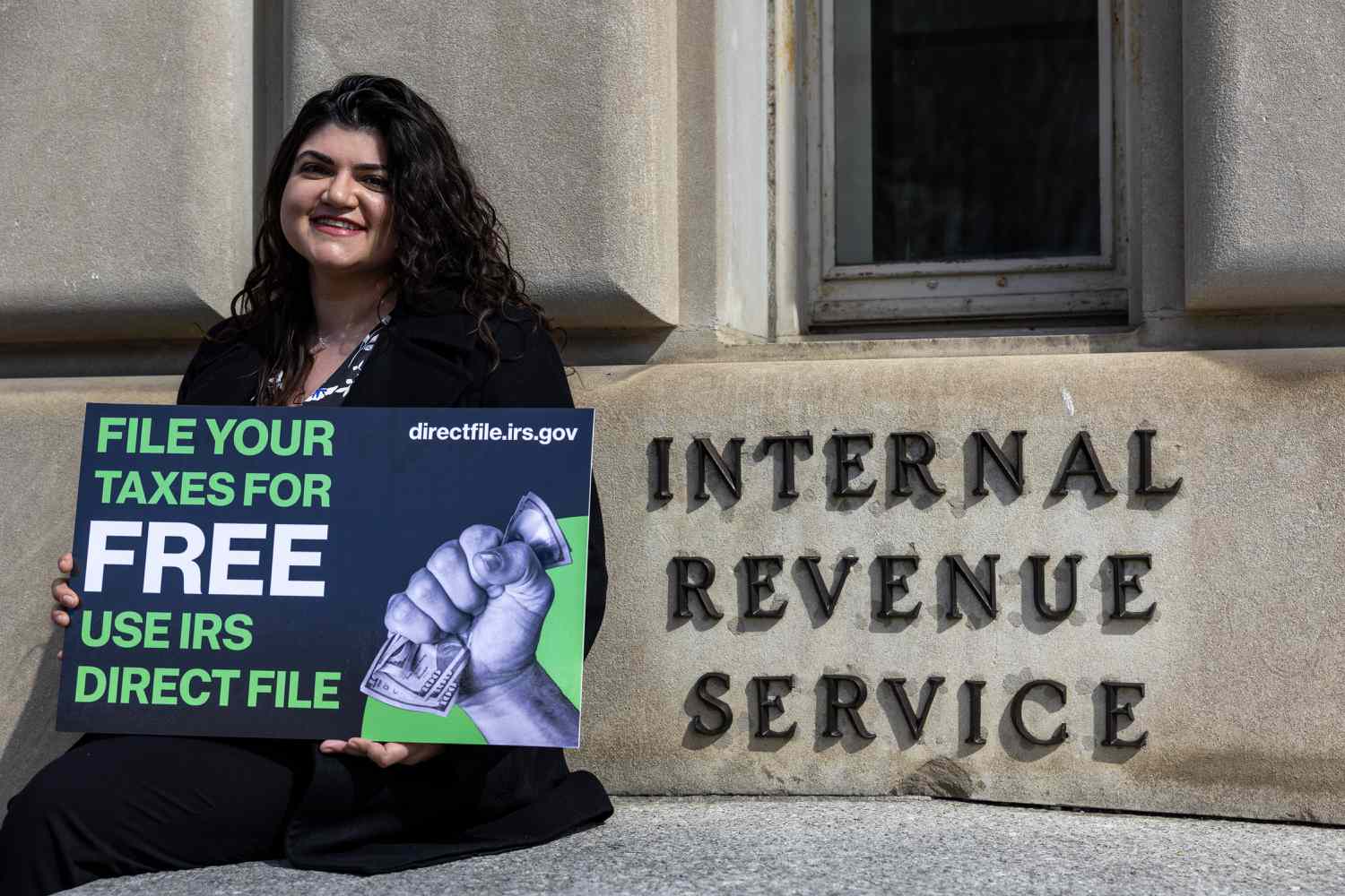 Nearly 141,000 People Filed Taxes Online Directly With IRS This Year [Video]