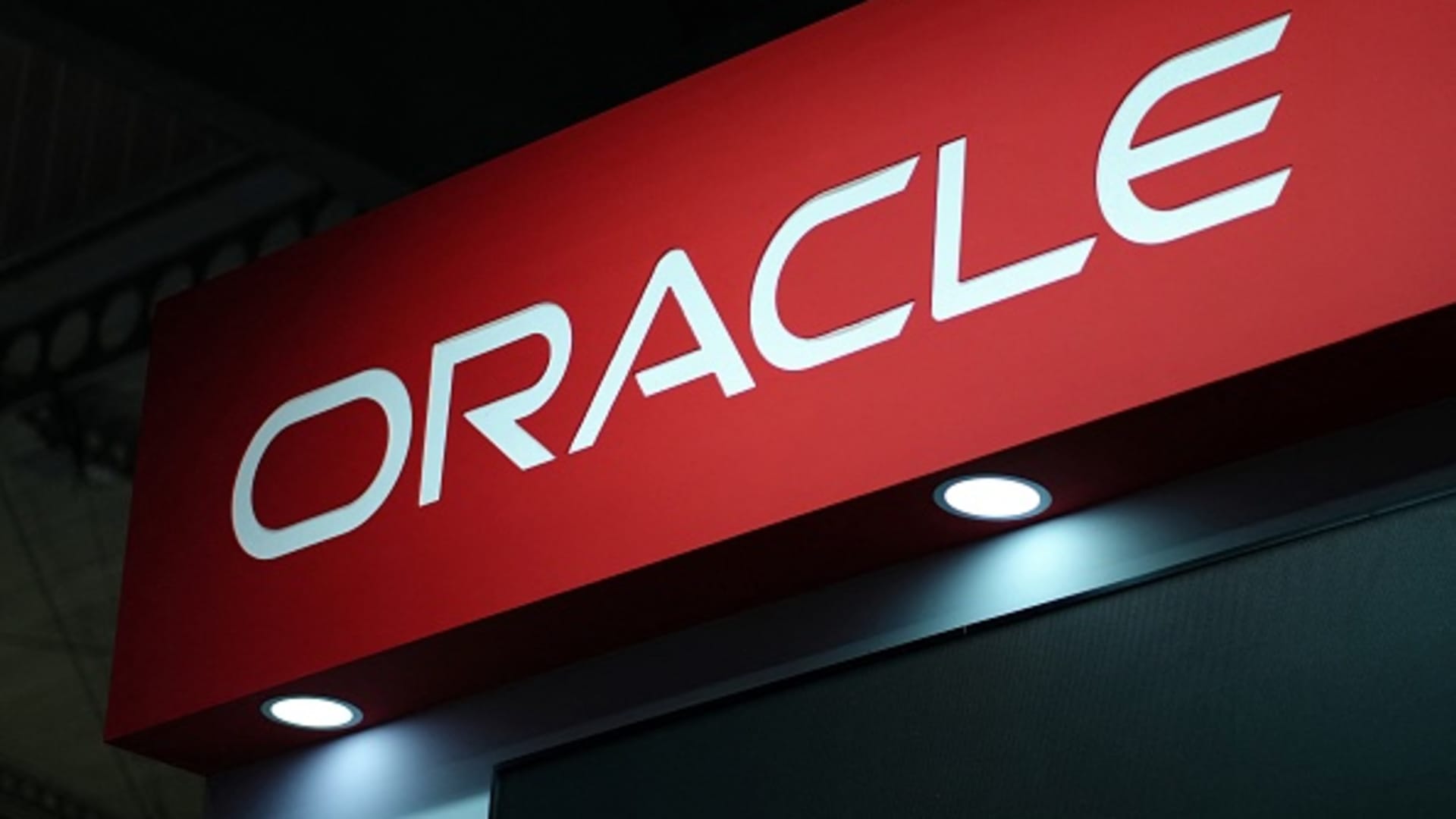 Oracle boosts generative AI capabilities as cloud competition intensifies [Video]