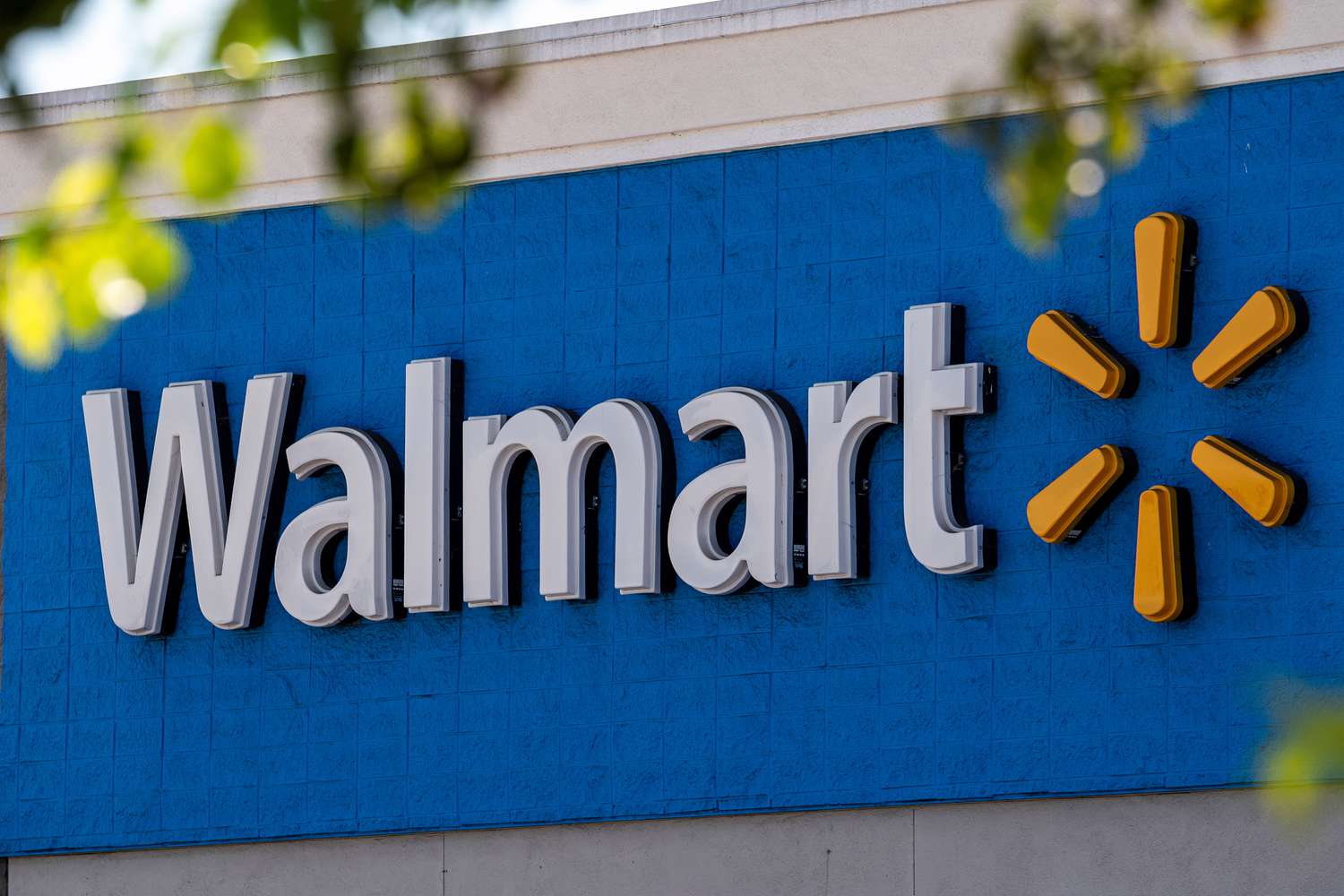 Walmart Abandons Health Clinics Foray as Costs Mount [Video]