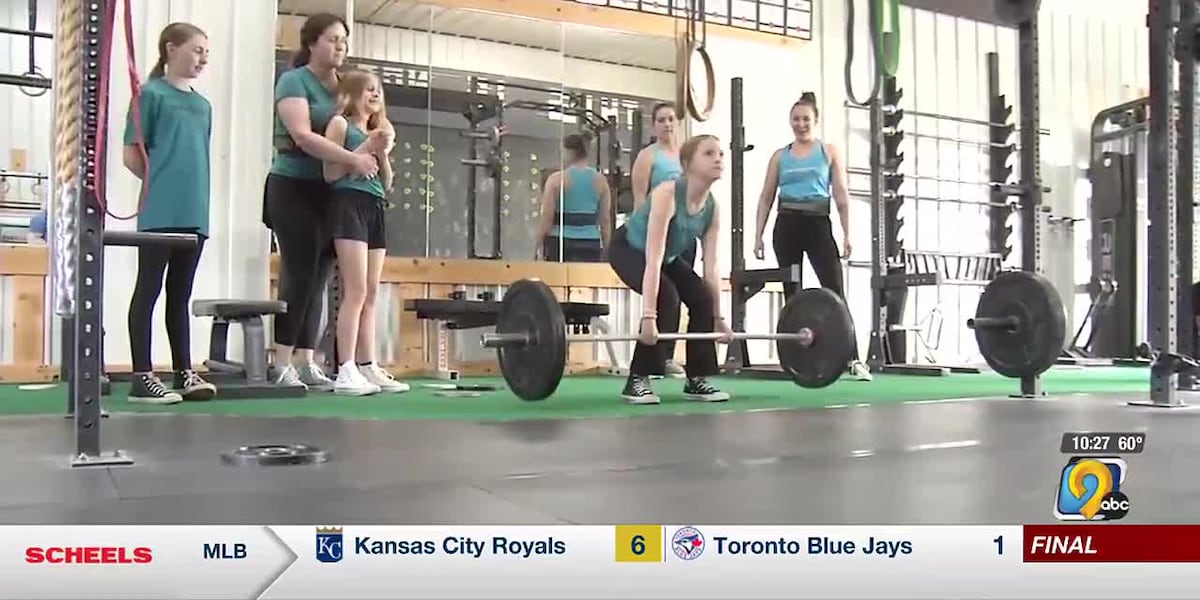 Young daughters and moms build strength and bond with powerlifting [Video]