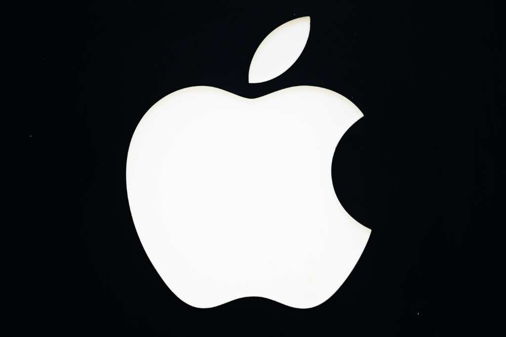 Apple profit ebbs as iPhone sales under pressure [Video]