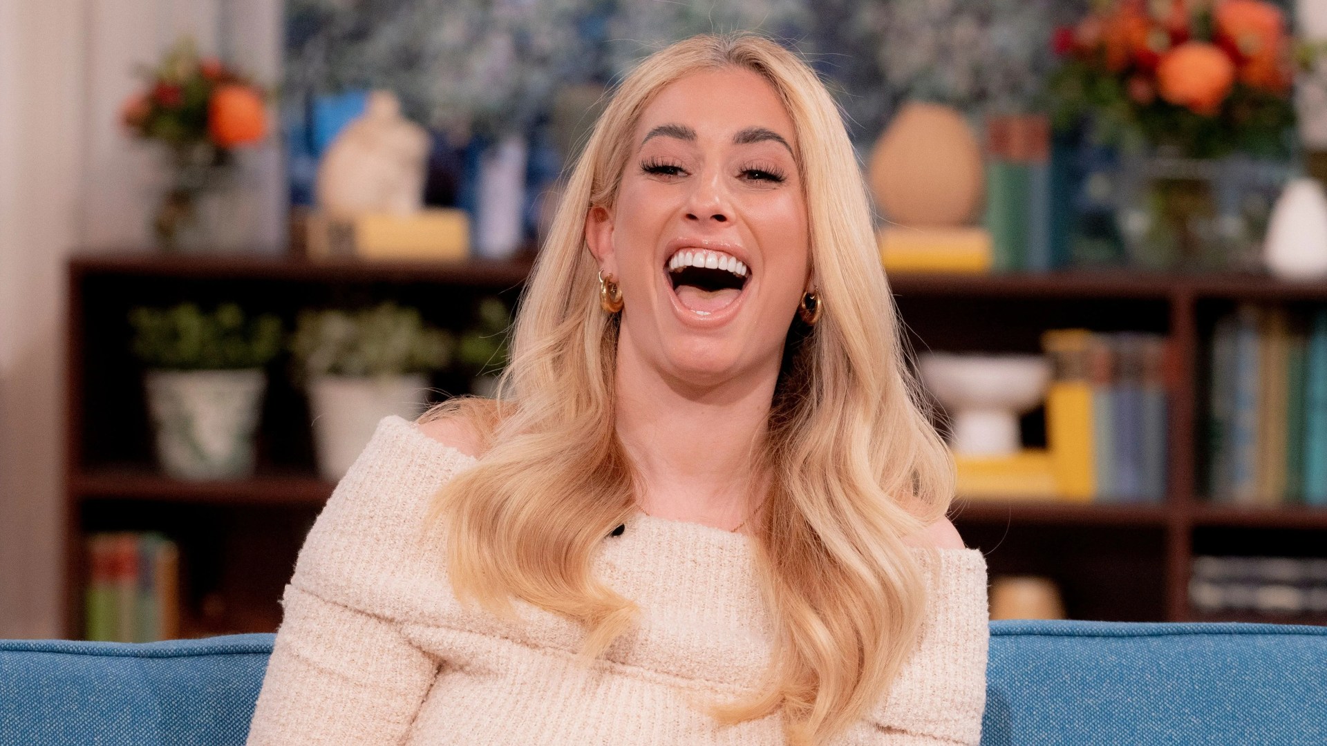 How Stacey Solomon is set to make 1.5 MILLION flogging beauty products as she goes solo and launches her own company [Video]