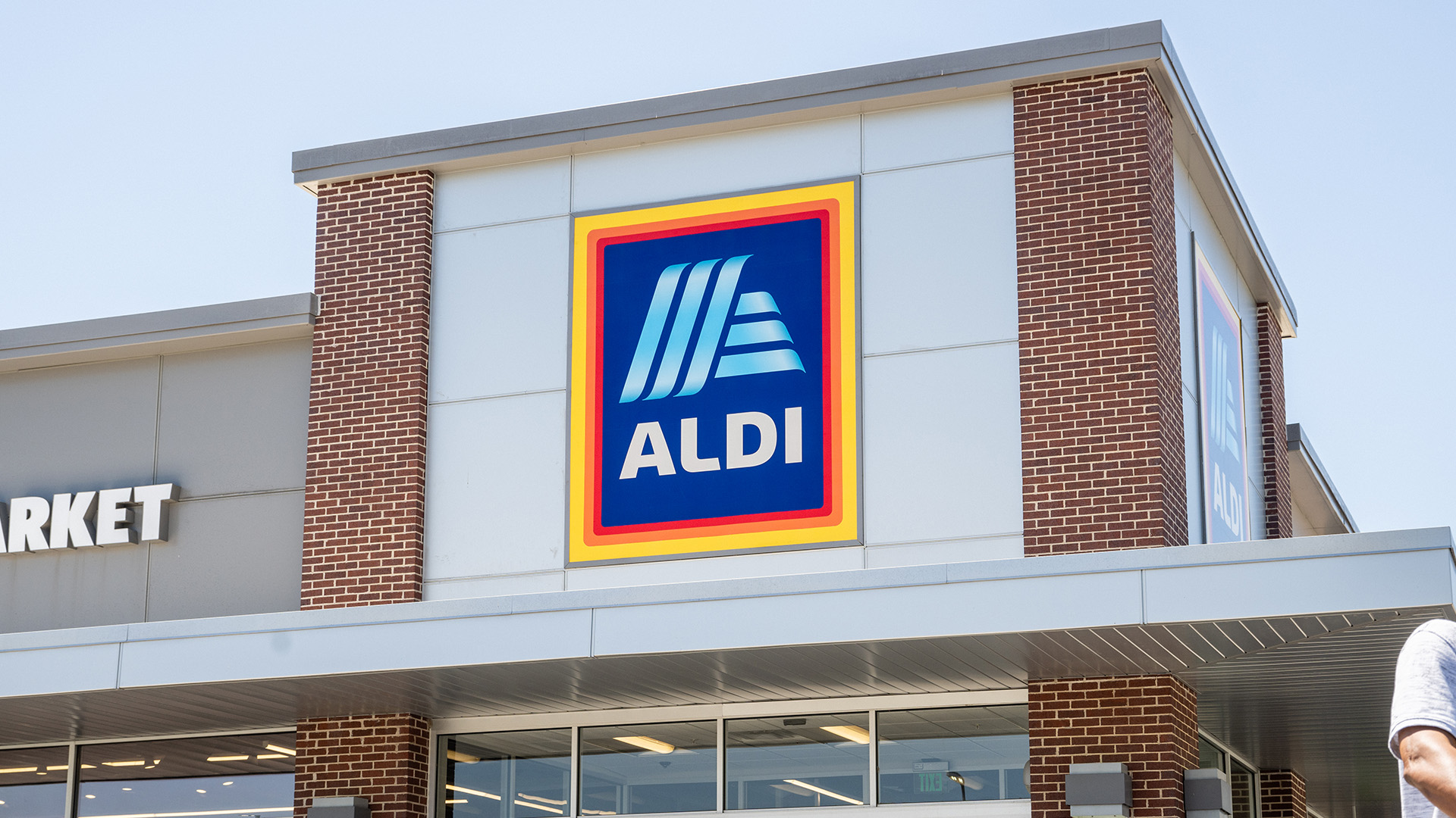 Aldi touts new ‘budget’ summer products – but shoppers say you’ve to be store ‘stalker’ to get one before they sell out [Video]