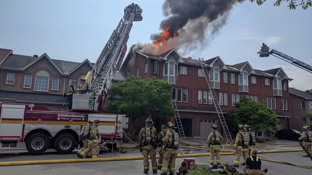 Ottawa’s Alta Vista neighbourhood: Firefighters battle townhouse fire on Tall Oak Private [Video]