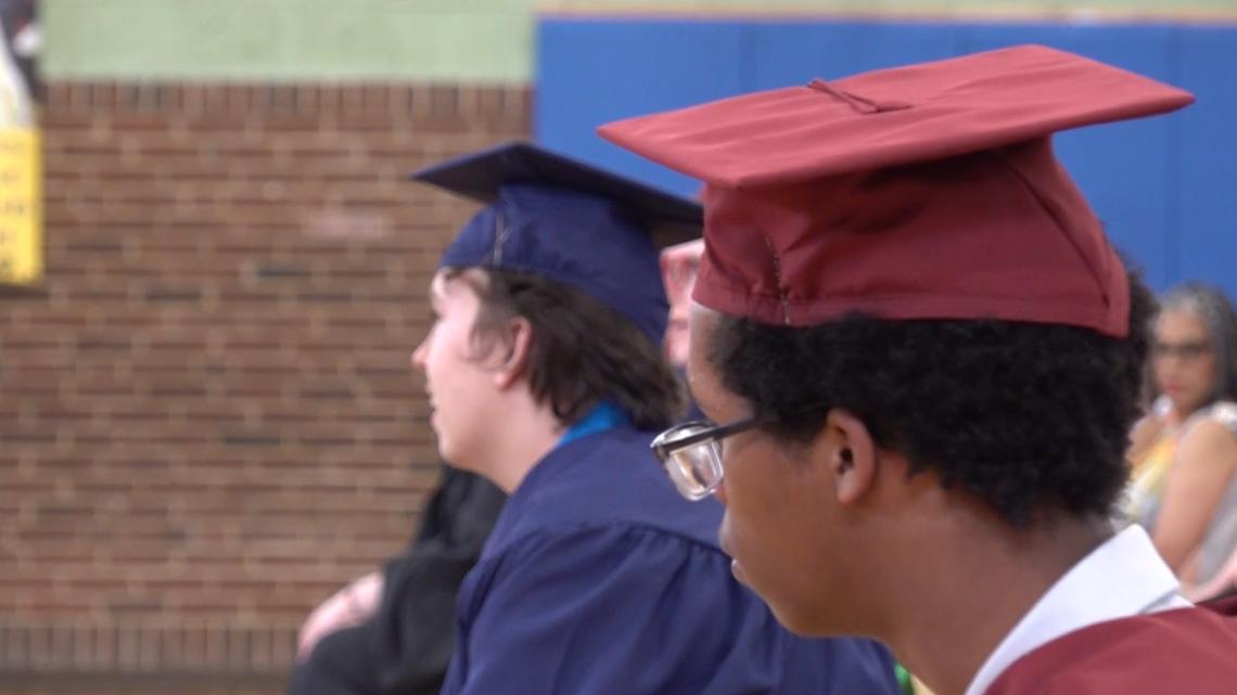 Knox County schools start hosting graduation ceremonies on Thursday, KAEC celebrates 5 grads [Video]