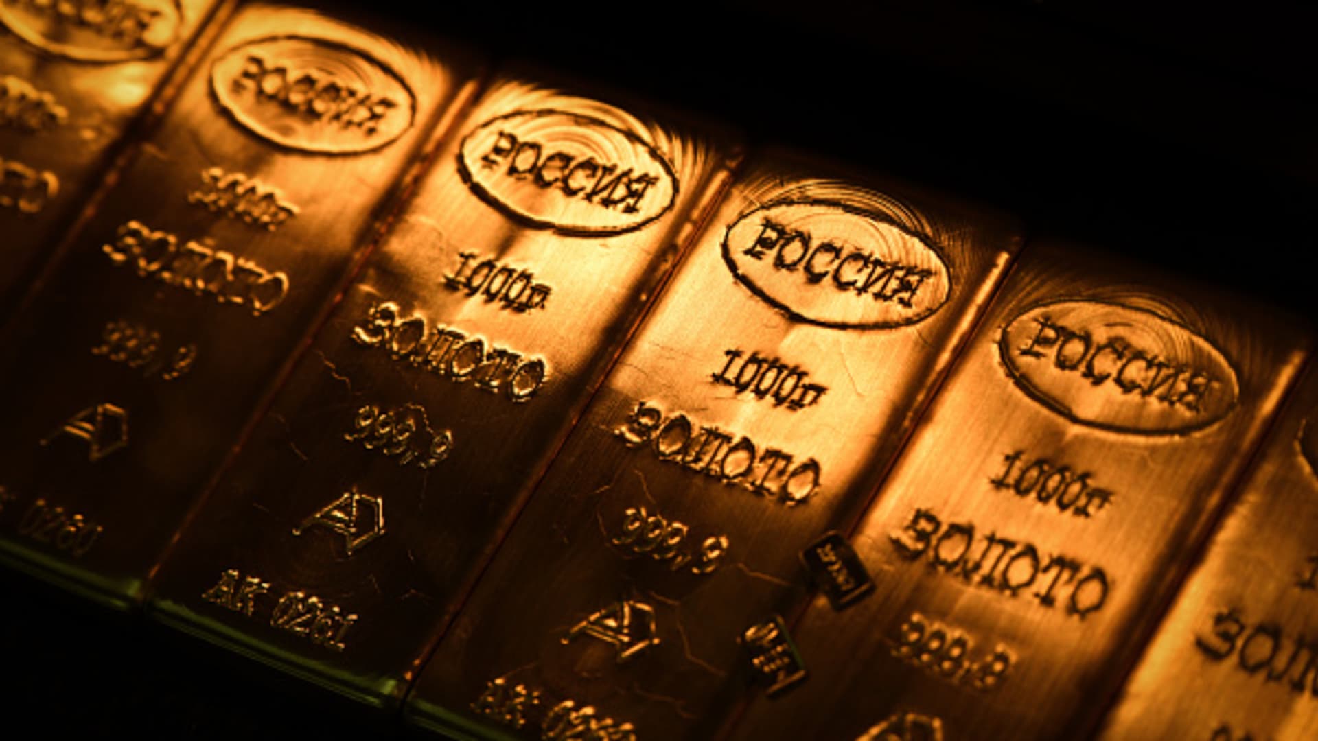 Gold recoups from 2-week low as traders eye U.S. inflation data [Video]