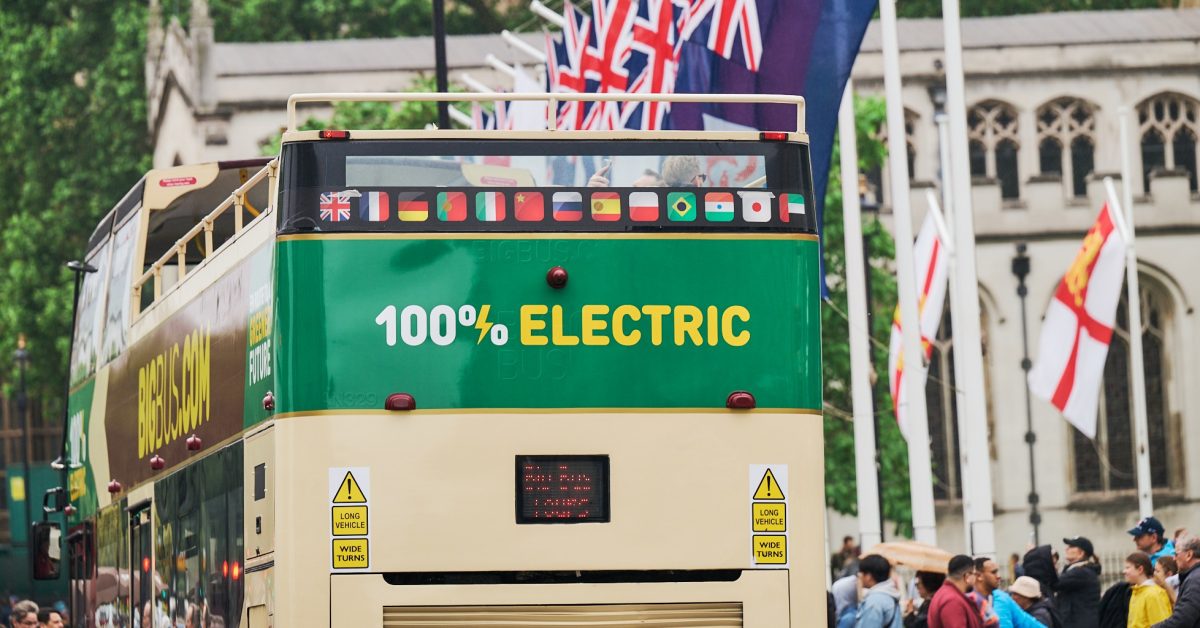 Big Bus Tours adds 40 electric sightseeing buses to its fleet [Video]