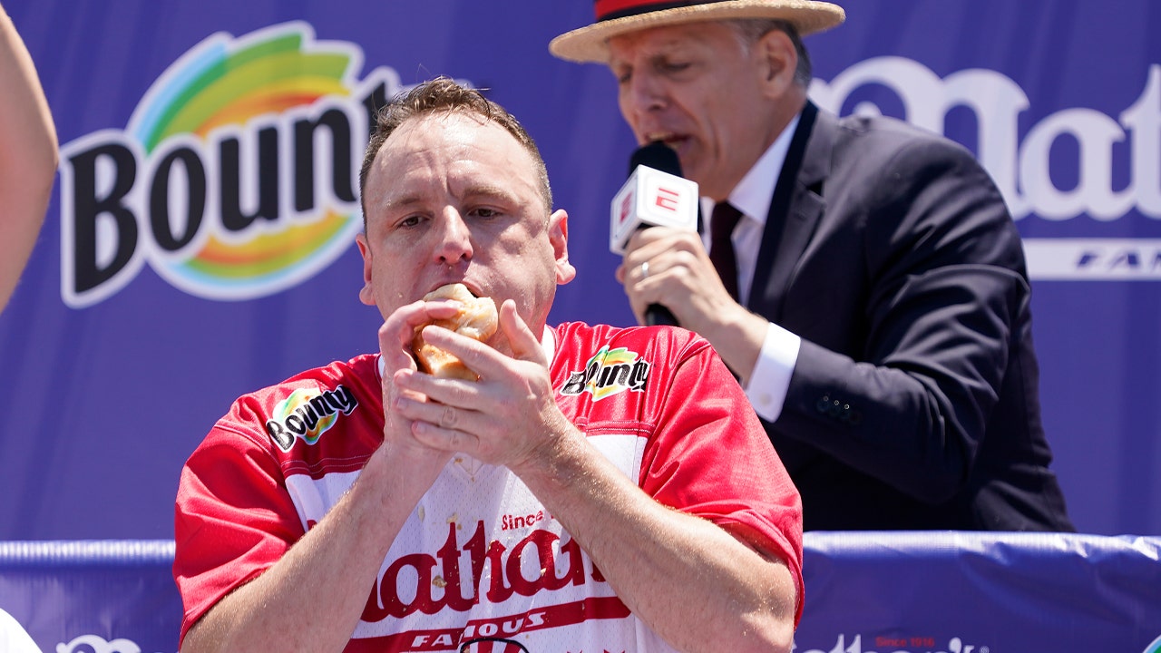 Joey Chestnut ‘very hopeful’ he can compete in hot dog eating contest: ‘I’ll be hungry’ [Video]