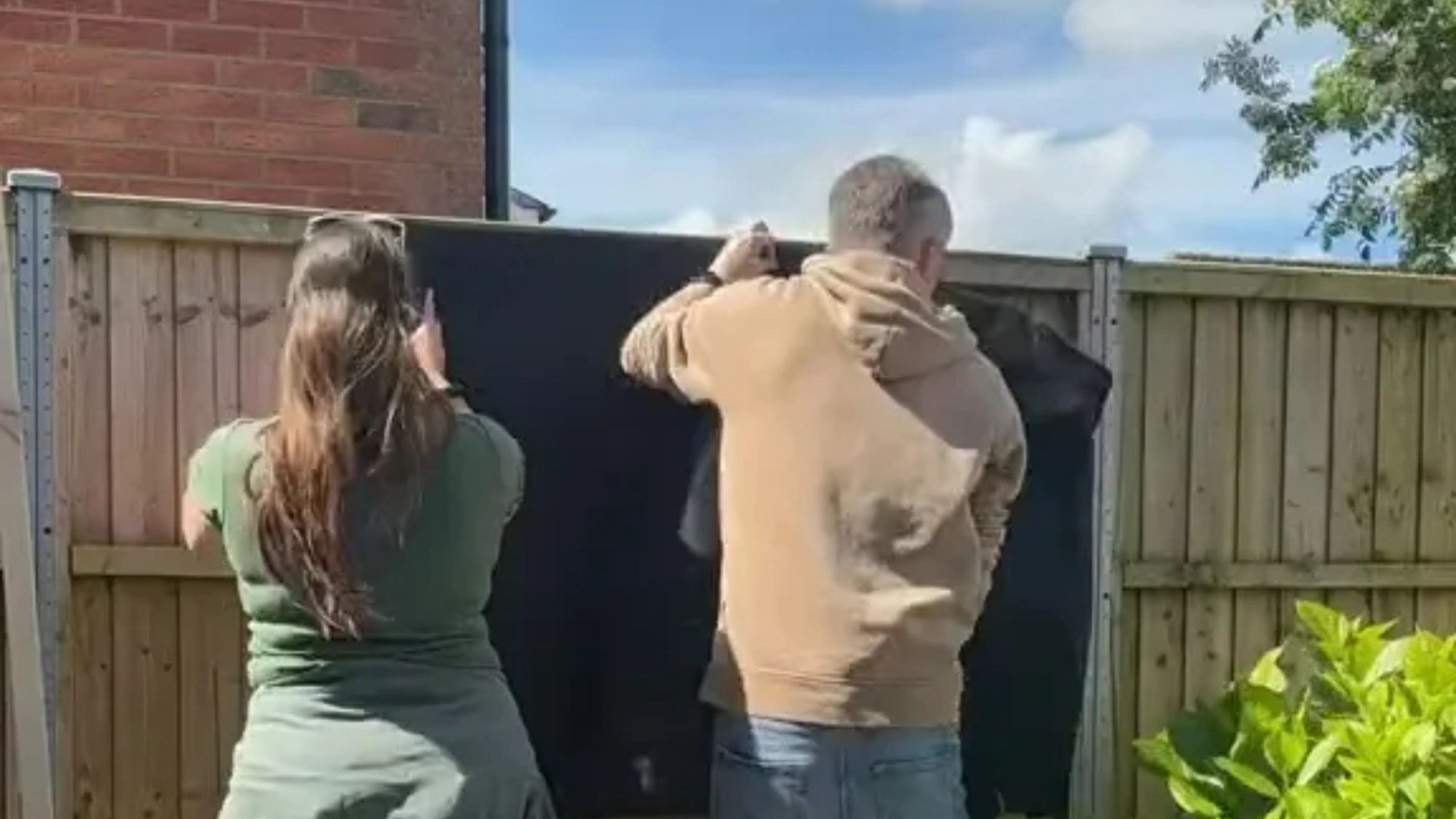 Woman shows off the 5 Wickes buy that transformed her garden in an afternoon and gets even more privacy too [Video]