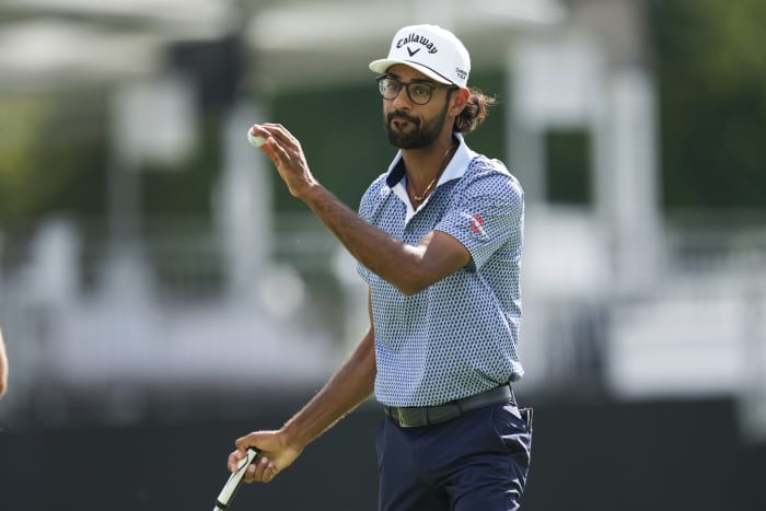 Akshay Bhatia’s golf ball falls into a fairway drain, leading to an unusual free drop [Video]