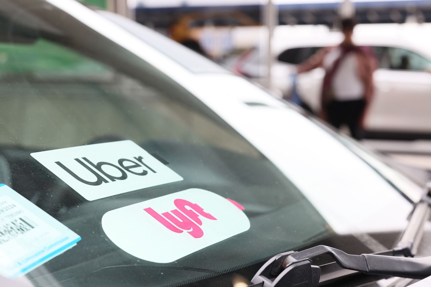 Uber and Lyft Agree to Raise Driver Pay in Massachusetts [Video]