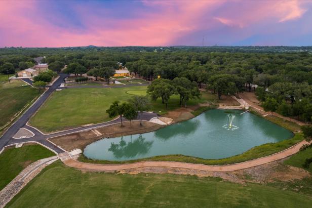 New Dallas Maverick Klay Thompson should totally buy this golf ranch to be his new compound | Golf News and Tour Information [Video]