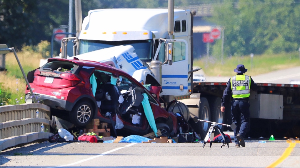 Traffic updates: Crash closes Highway 7 near Agassiz [Video]