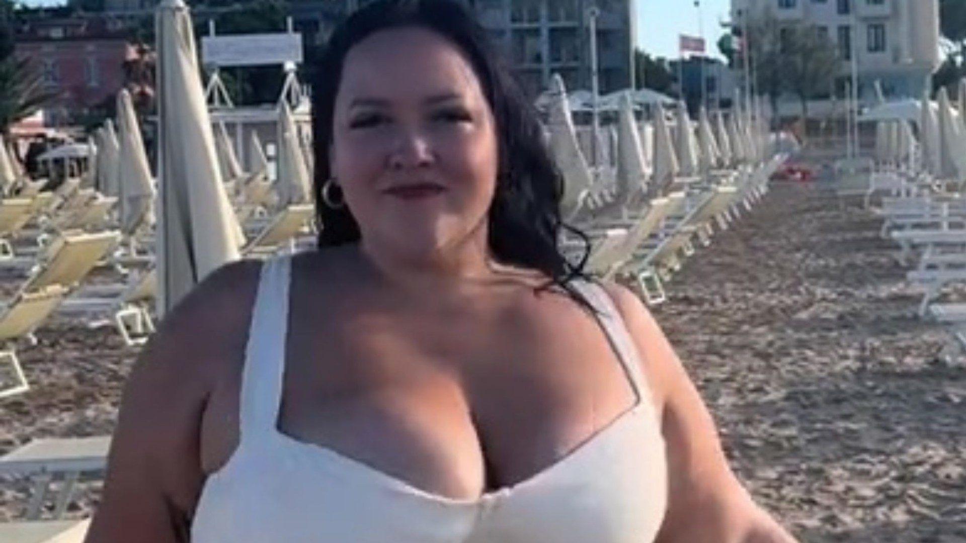 I’m thicker than a Snicker – trolls beg me to get weight loss surgery but I love myself & won’t stop shaking in a bikini [Video]